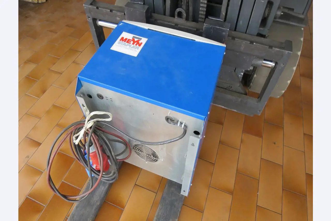 forklift trucks and car pool<br>-2