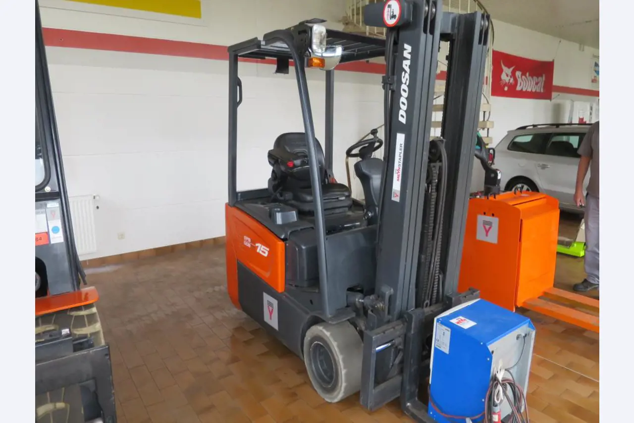 forklift trucks and car pool<br>-3