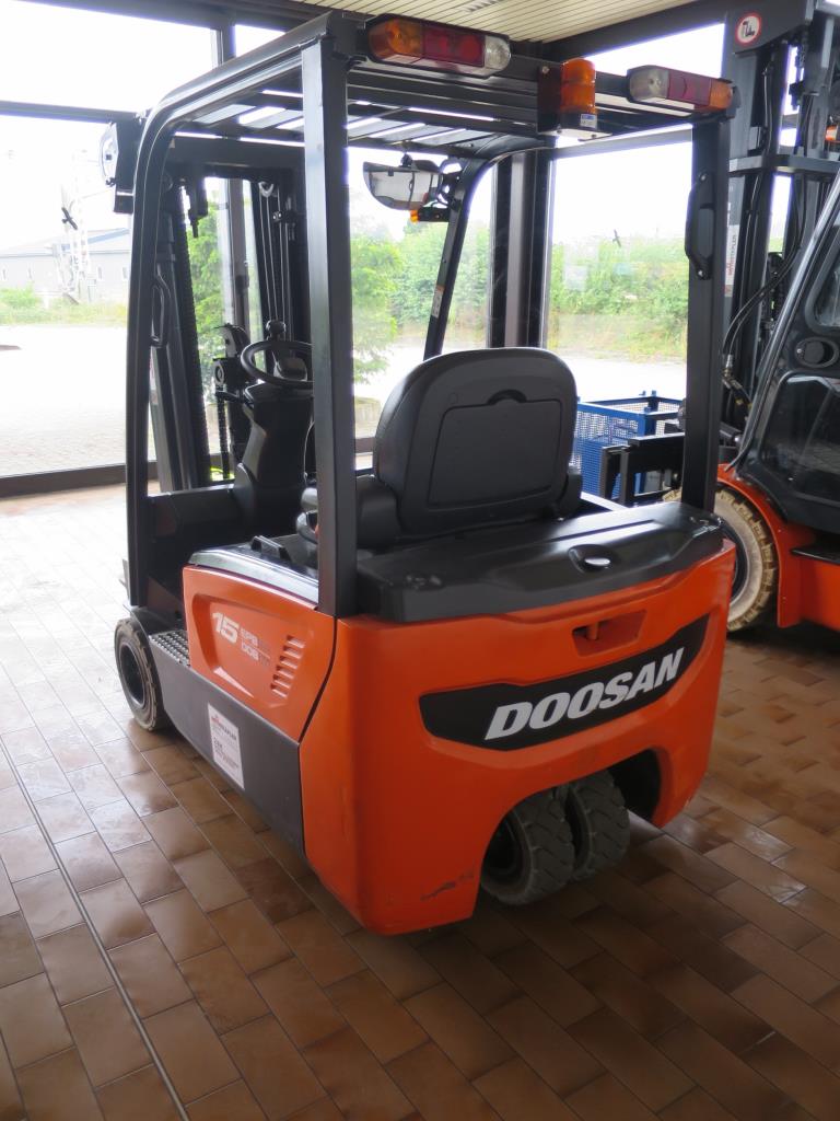 forklift trucks and car pool<br>-4