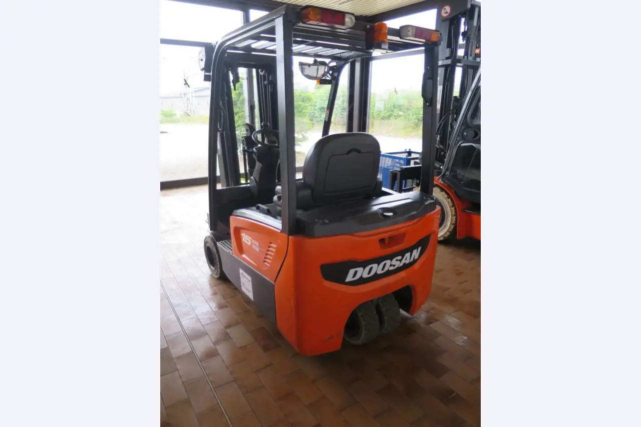 forklift trucks and car pool<br>-4