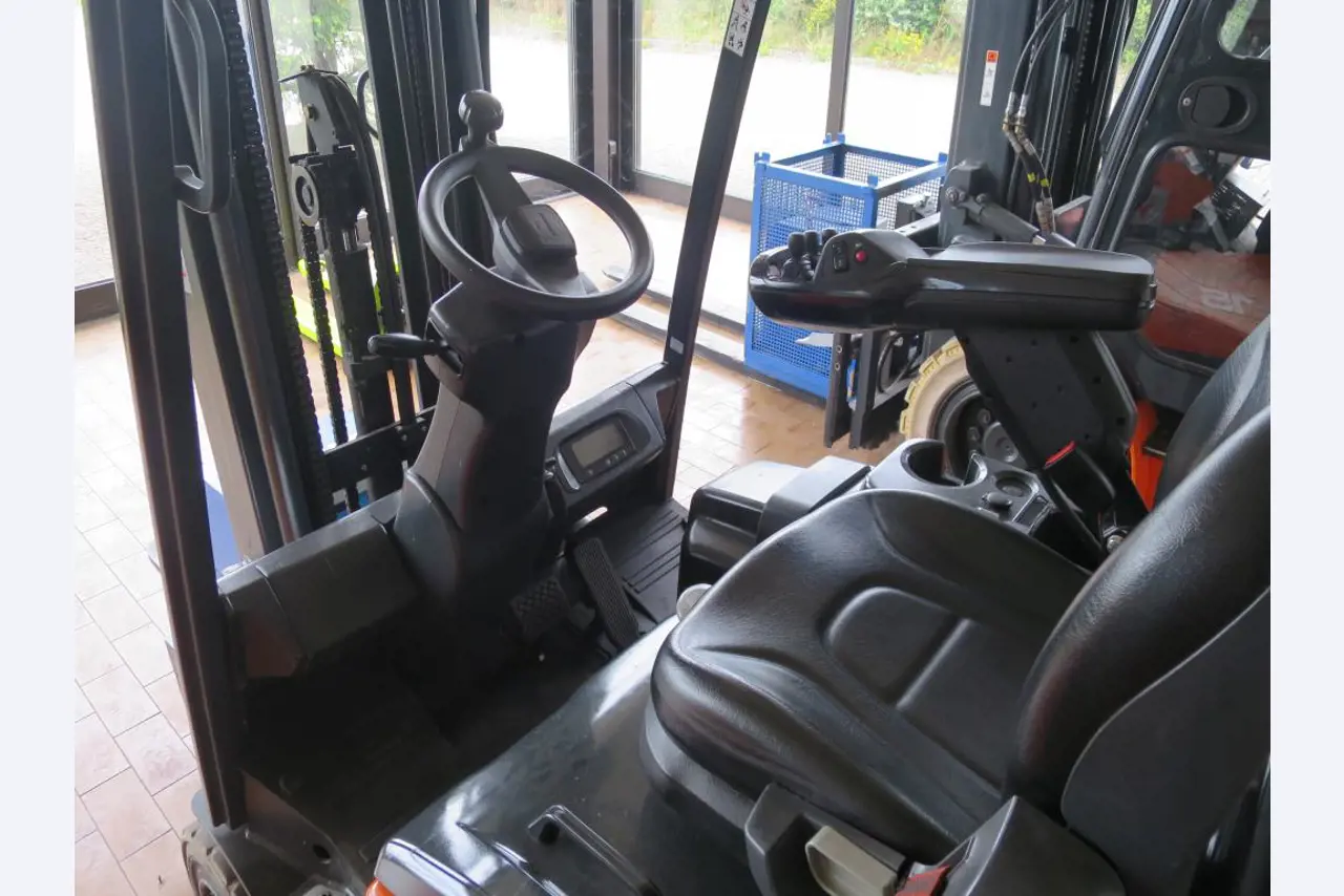 forklift trucks and car pool<br>-5