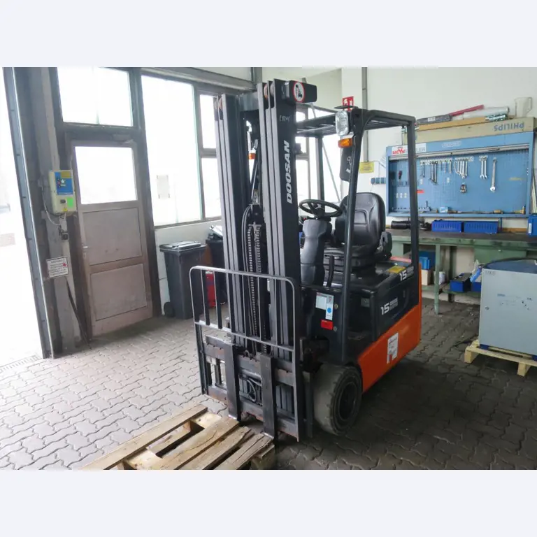 forklift trucks and car pool<br>-1