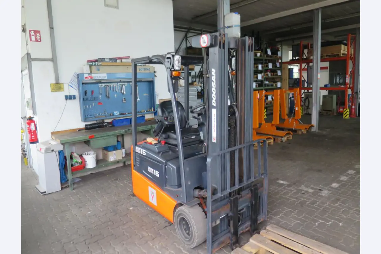 forklift trucks and car pool<br>-2