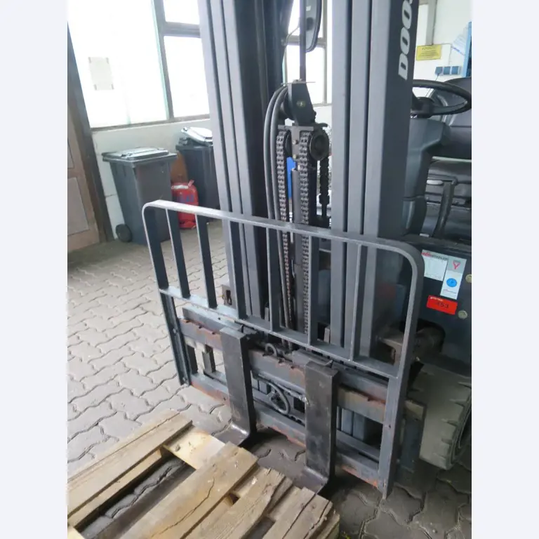 forklift trucks and car pool<br>-4