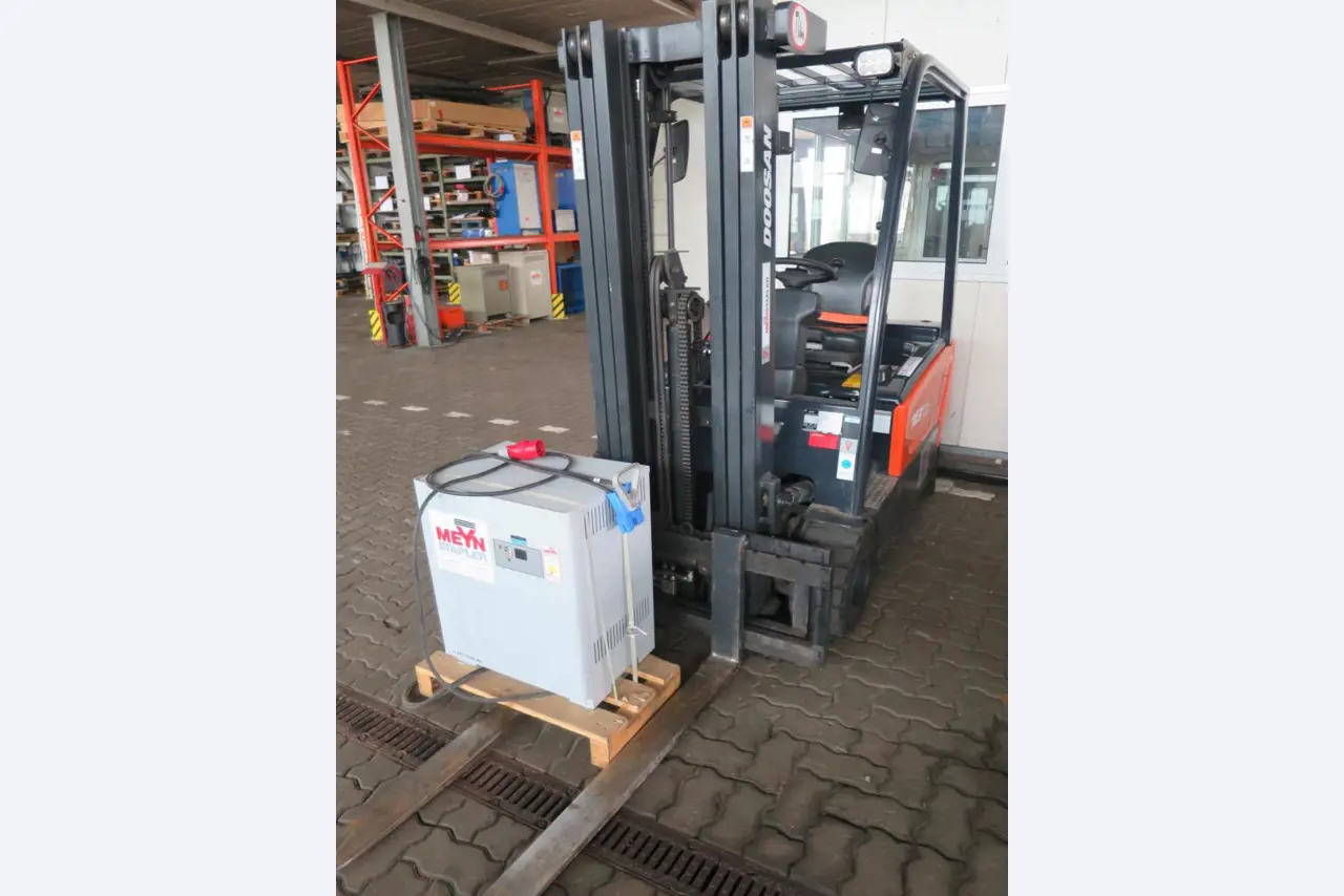 forklift trucks and car pool<br>-1