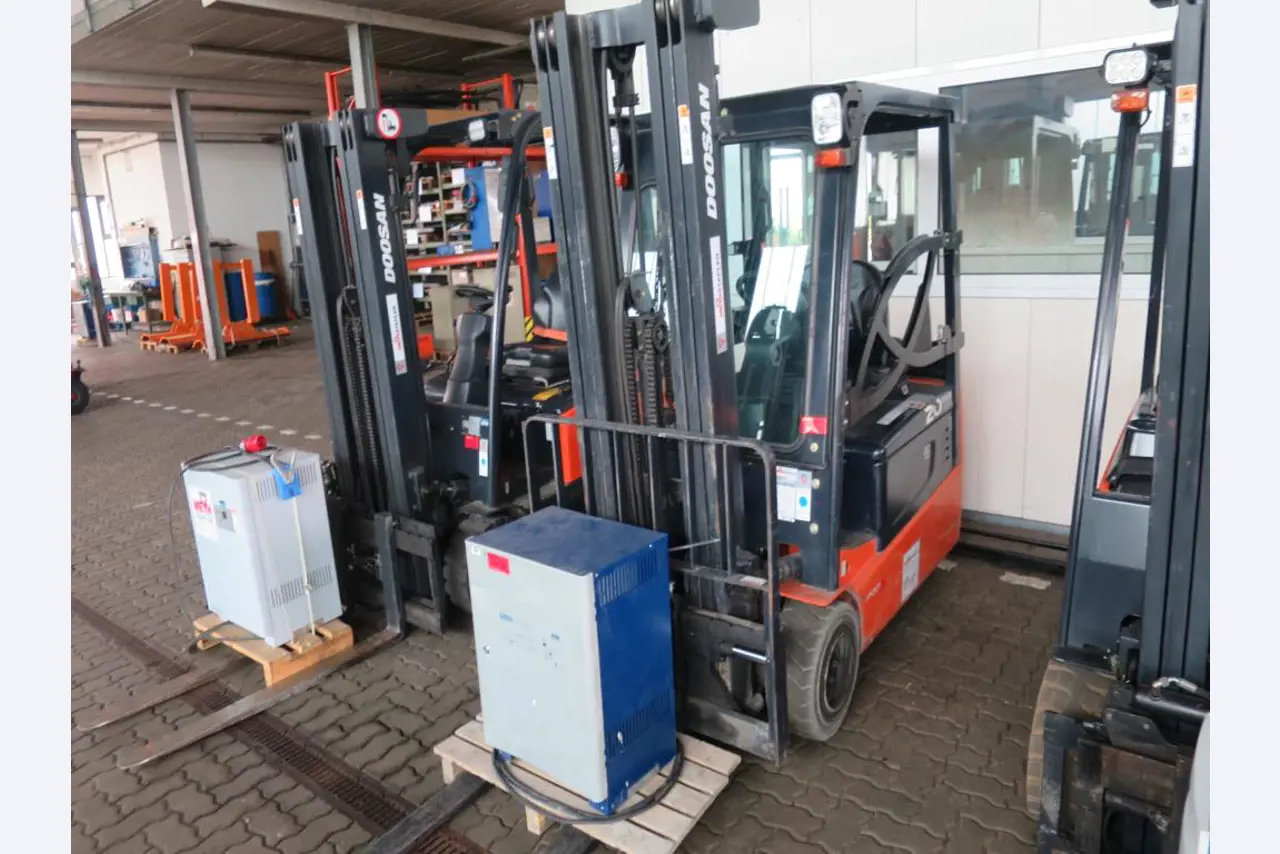 forklift trucks and car pool<br>-1