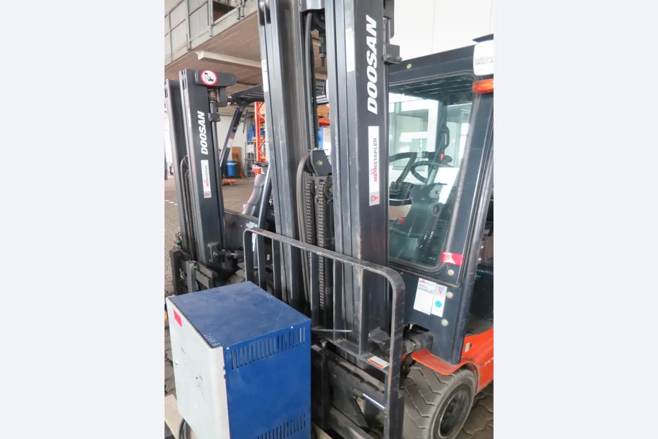 forklift trucks and car pool<br>-2