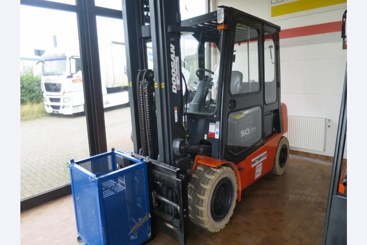 forklift trucks and car pool<br>-1