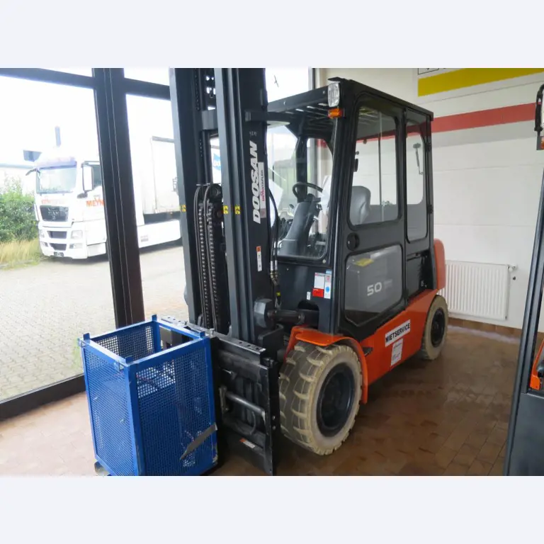 forklift trucks and car pool<br>-1