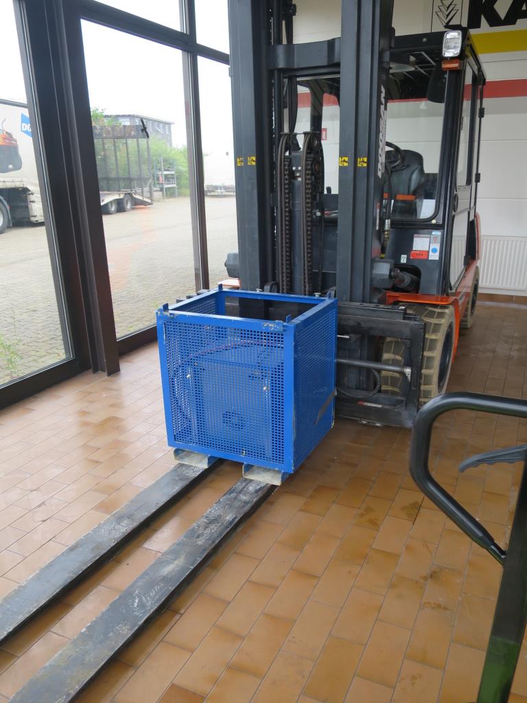 forklift trucks and car pool<br>-2