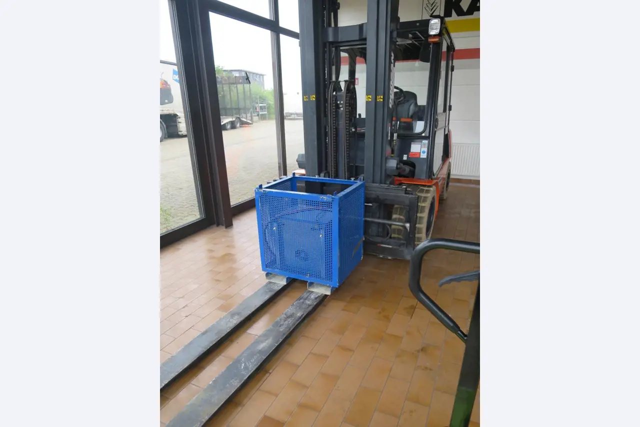 forklift trucks and car pool<br>-2