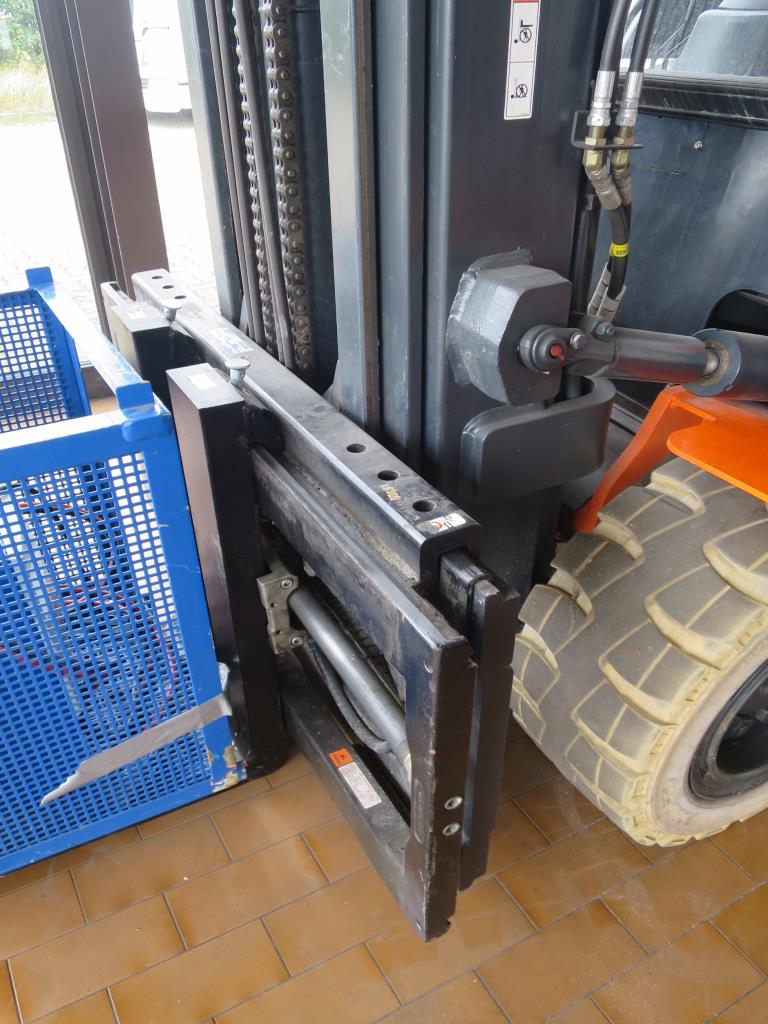 forklift trucks and car pool<br>-3