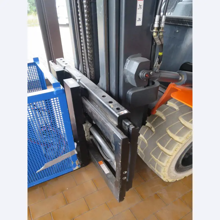 forklift trucks and car pool<br>-3