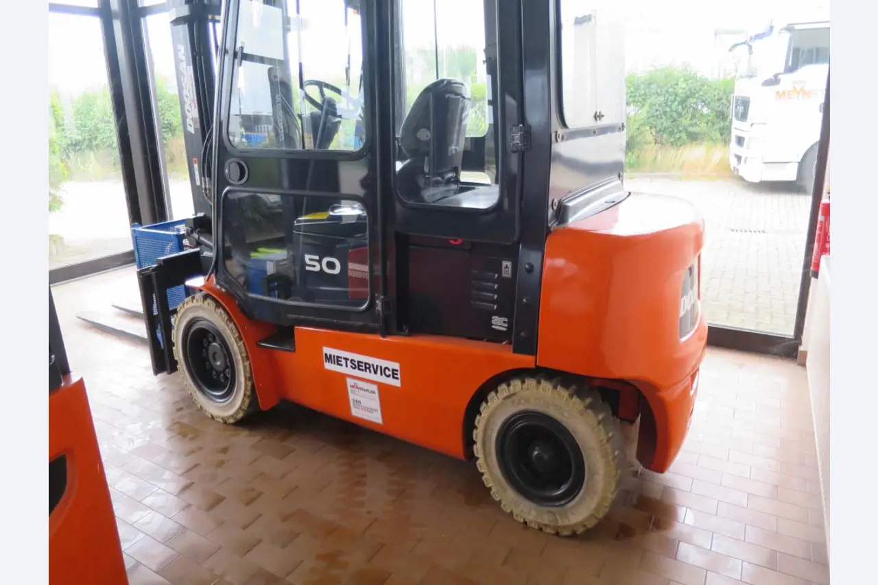 forklift trucks and car pool<br>-4