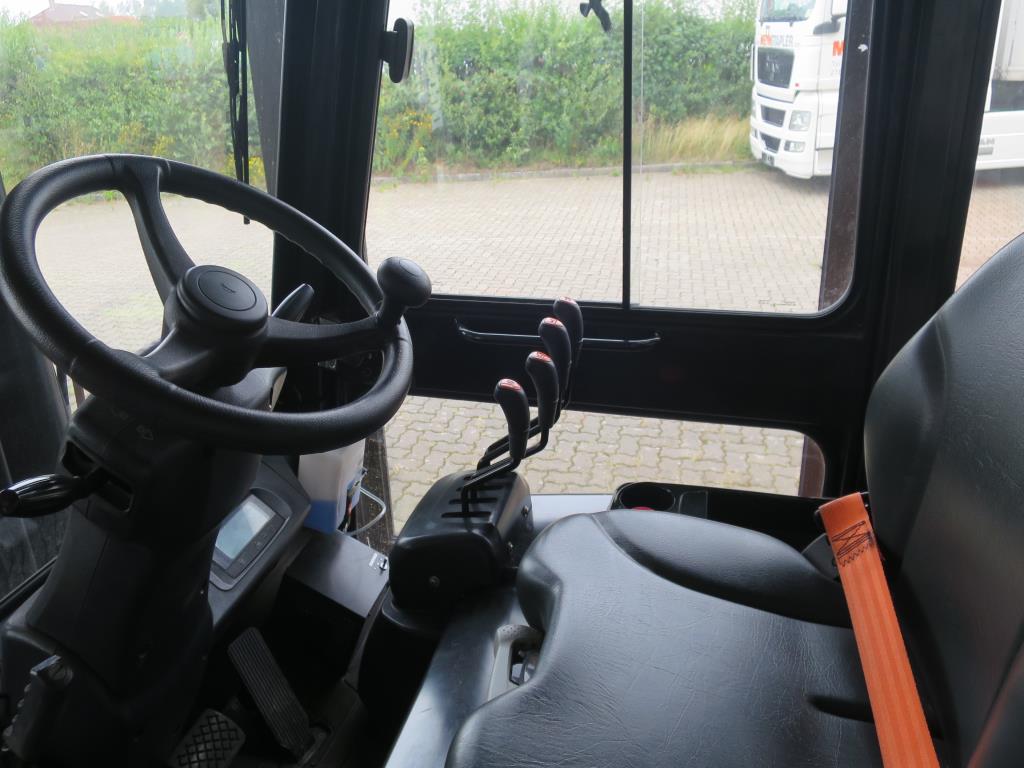 forklift trucks and car pool<br>-5