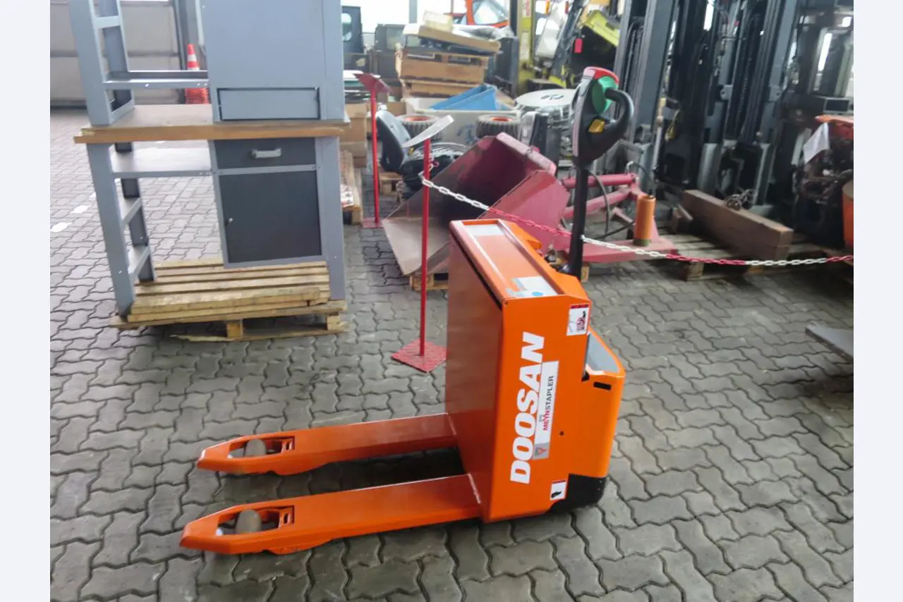 forklift trucks and car pool<br>-1