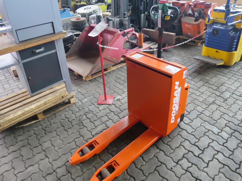 forklift trucks and car pool<br>-2