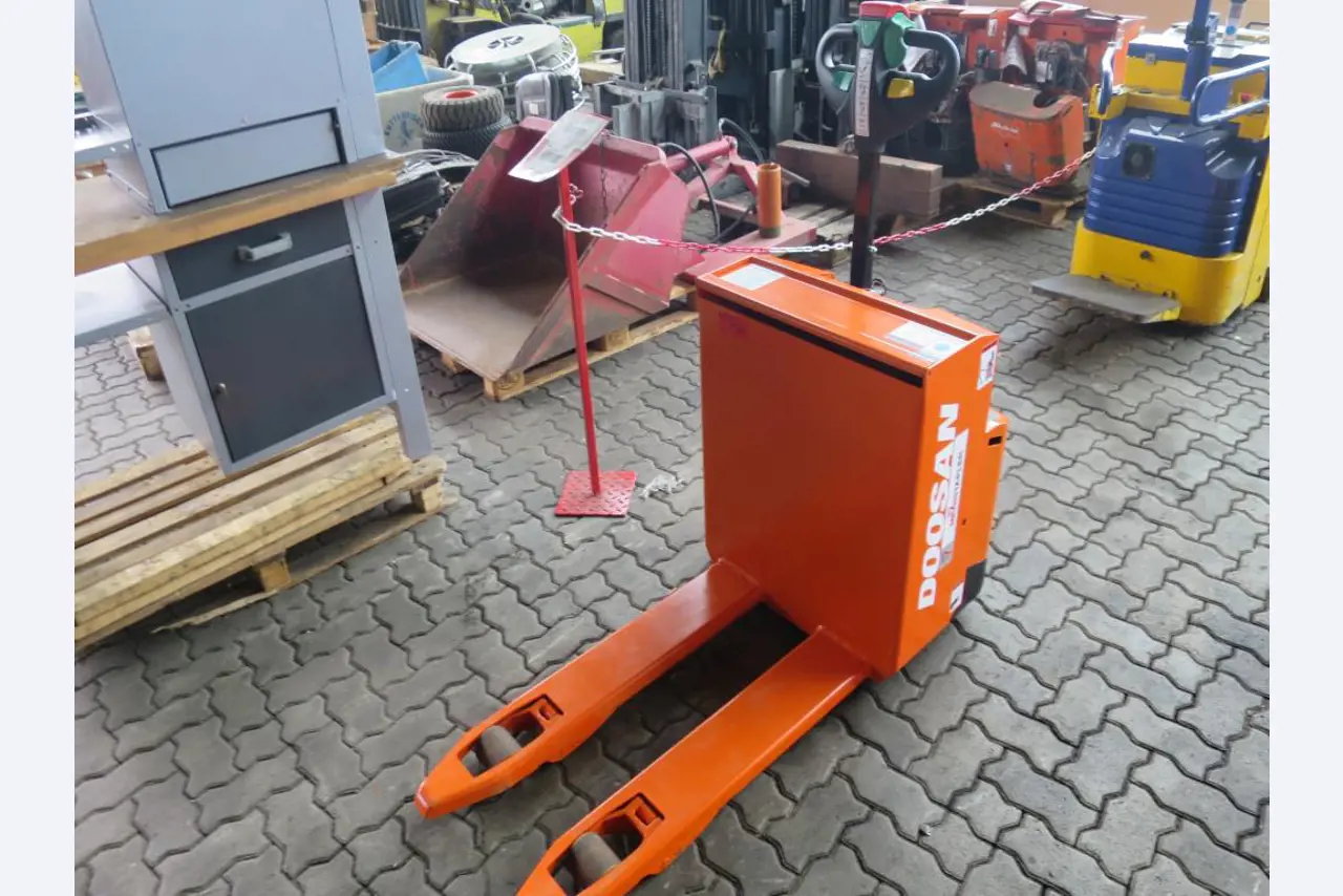 forklift trucks and car pool<br>-2