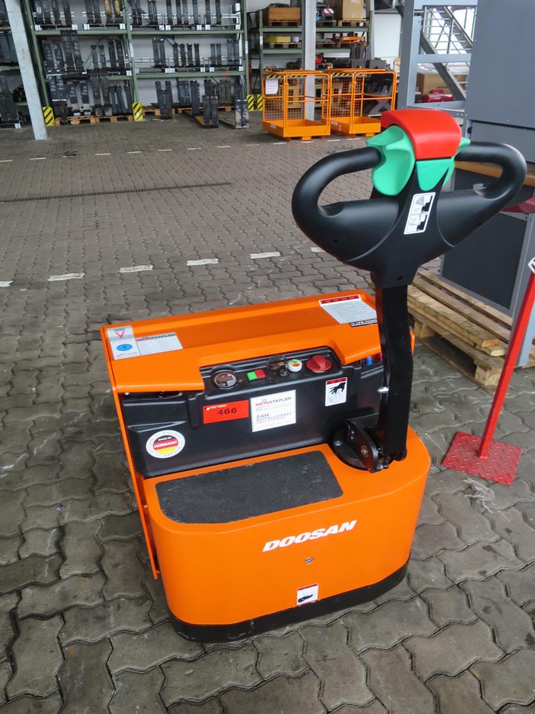 forklift trucks and car pool<br>-3