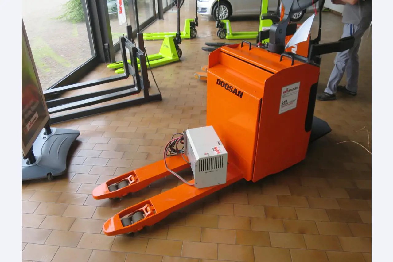 forklift trucks and car pool<br>-1