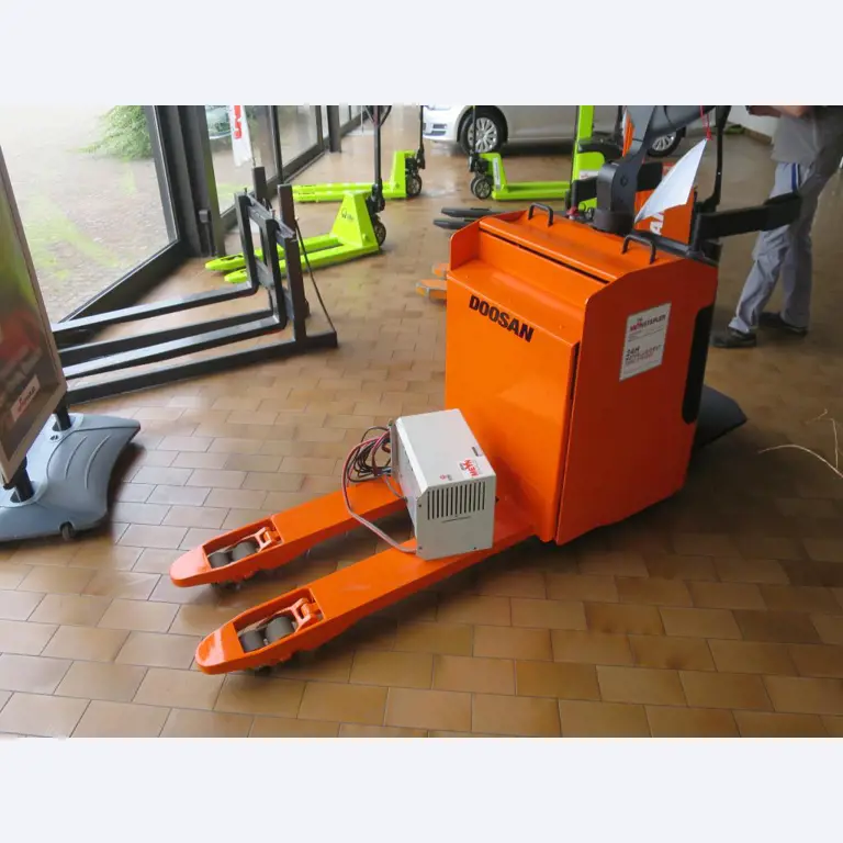 forklift trucks and car pool<br>-1