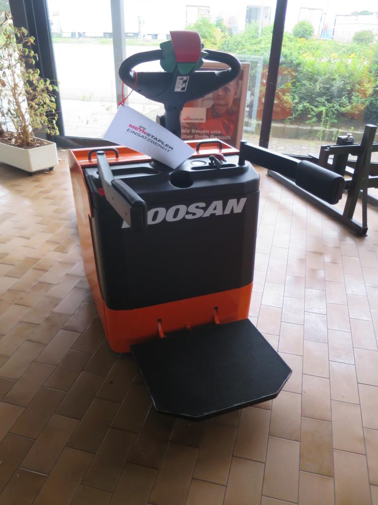 forklift trucks and car pool<br>-2