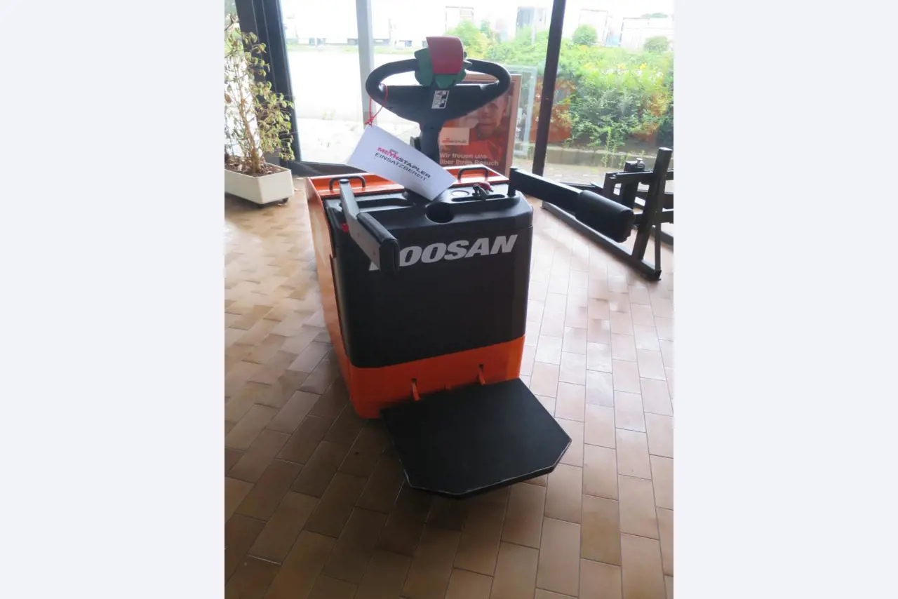 forklift trucks and car pool<br>-2