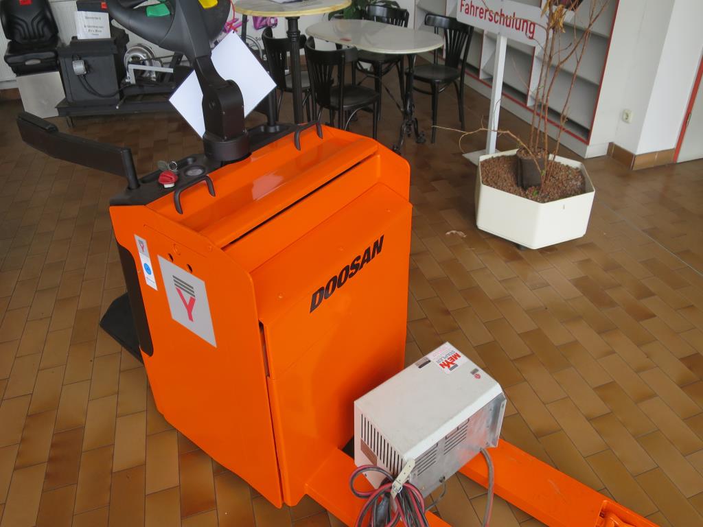 forklift trucks and car pool<br>-3