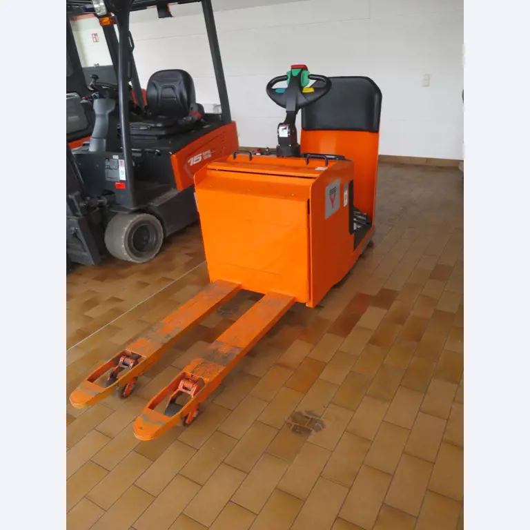 forklift trucks and car pool<br>-1