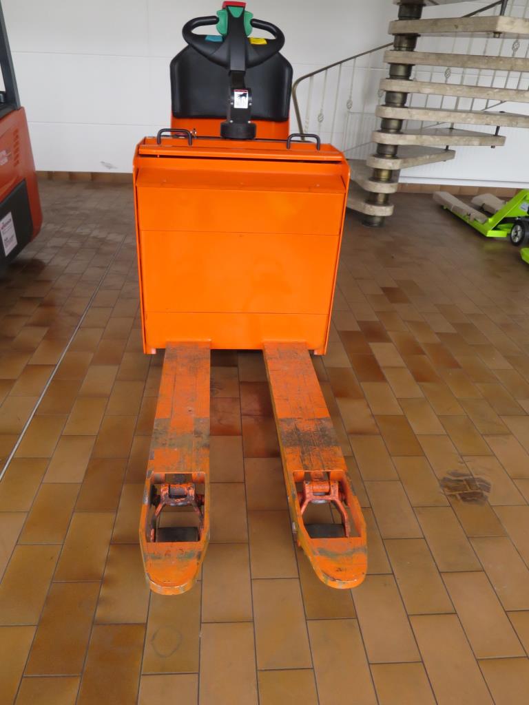 forklift trucks and car pool<br>-4