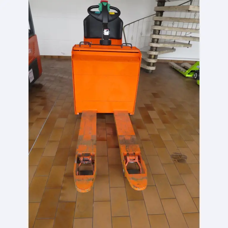 forklift trucks and car pool<br>-4