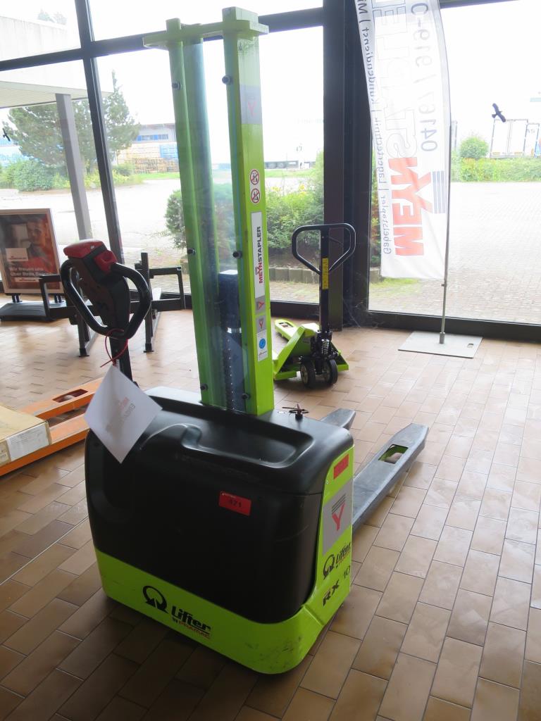 forklift trucks and car pool<br>-2