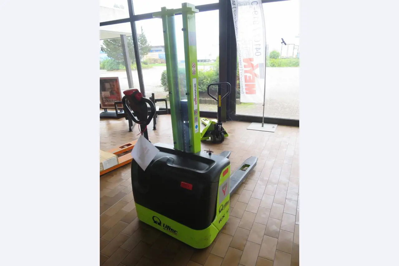 forklift trucks and car pool<br>-2