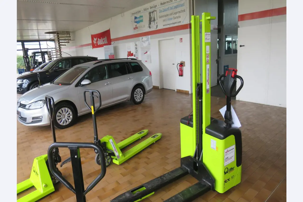 forklift trucks and car pool<br>-4
