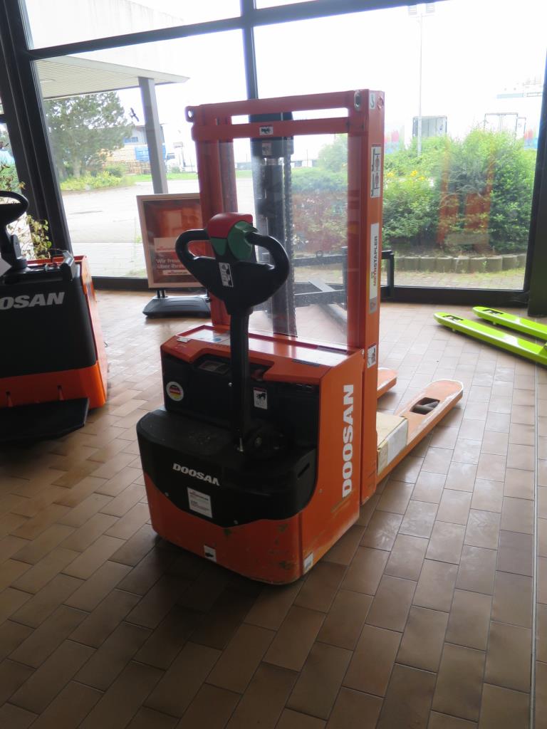 forklift trucks and car pool<br>-2