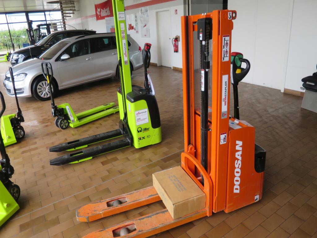 forklift trucks and car pool<br>-3