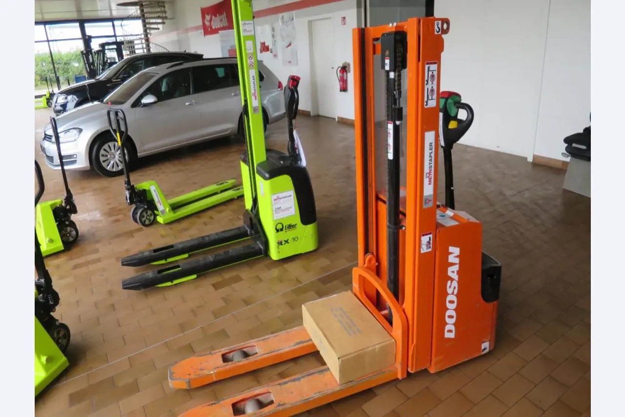 forklift trucks and car pool<br>-3