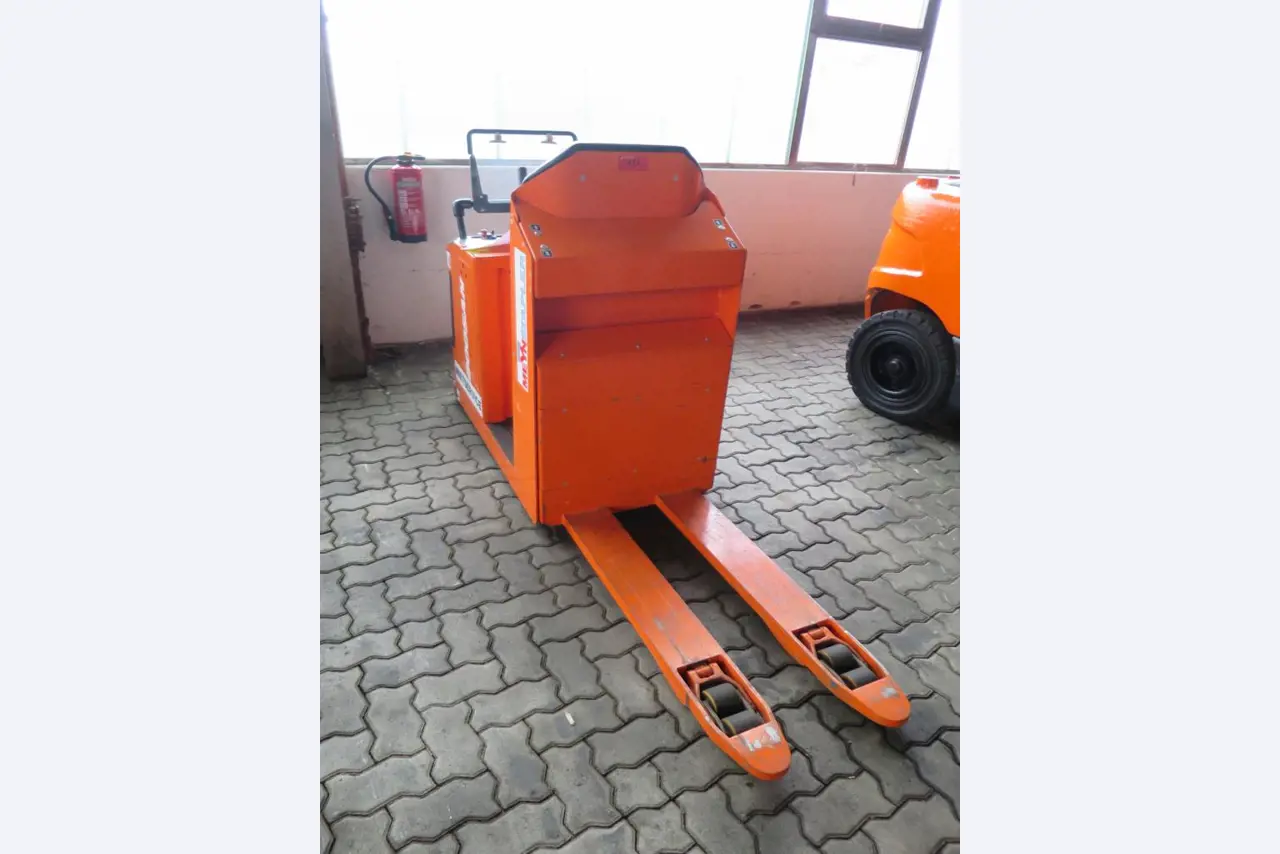 forklift trucks and car pool<br>-1