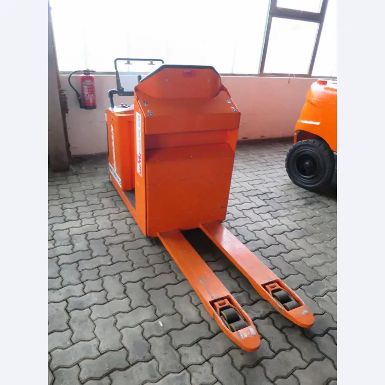 forklift trucks and car pool<br>-1