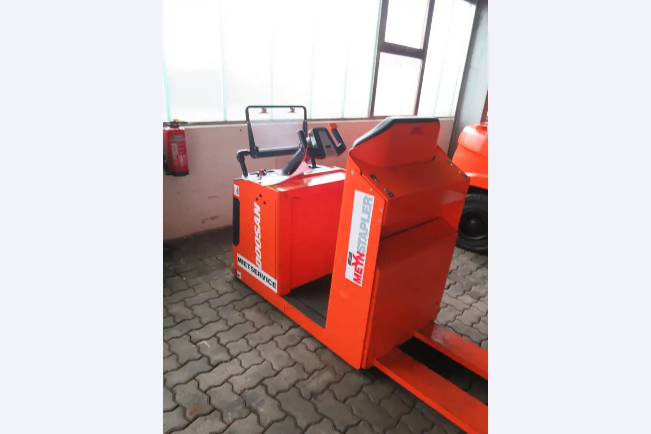 forklift trucks and car pool<br>-2