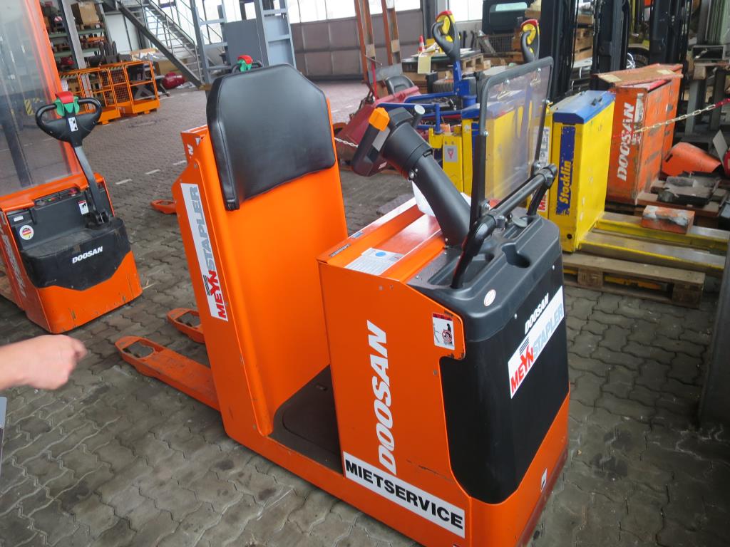 forklift trucks and car pool<br>-4