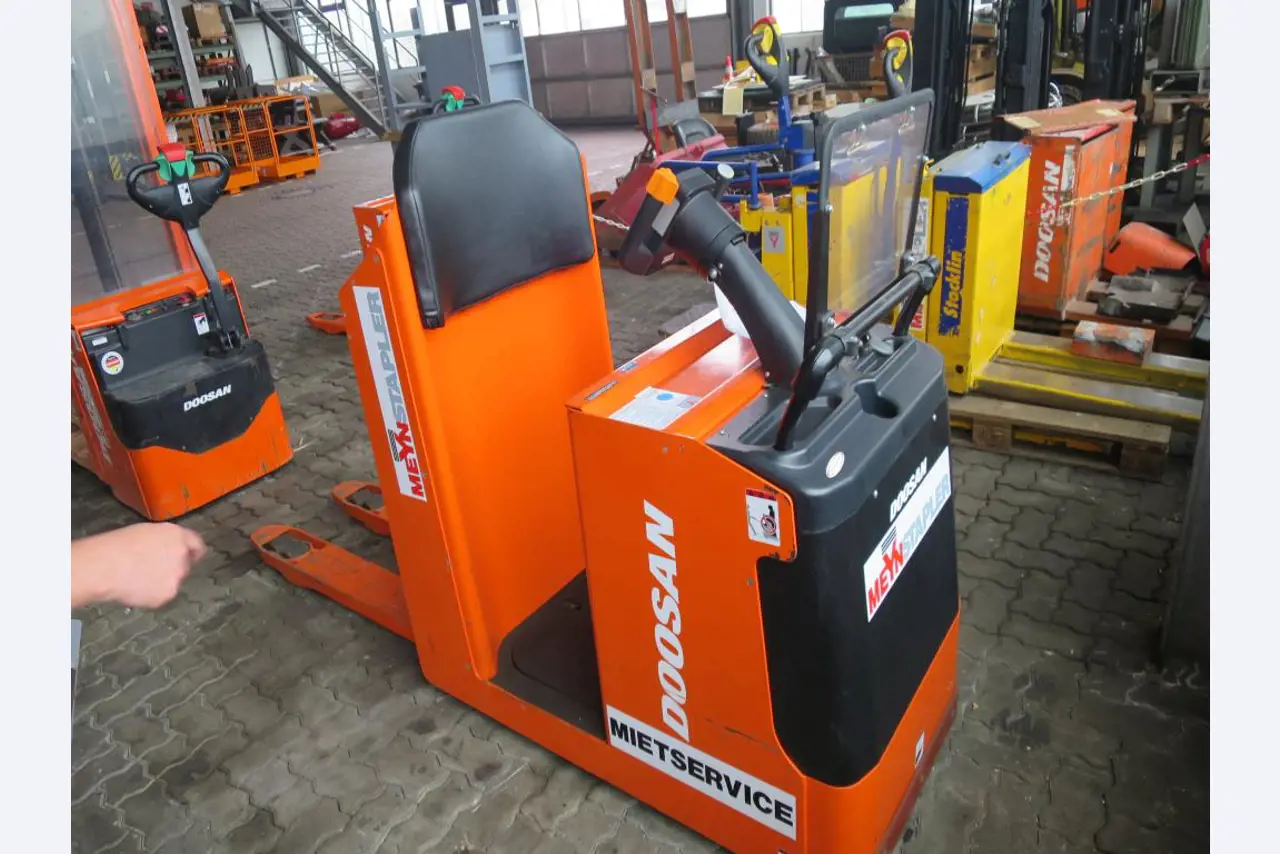 forklift trucks and car pool<br>-4