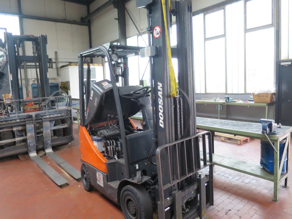 forklift trucks and car pool<br>-1