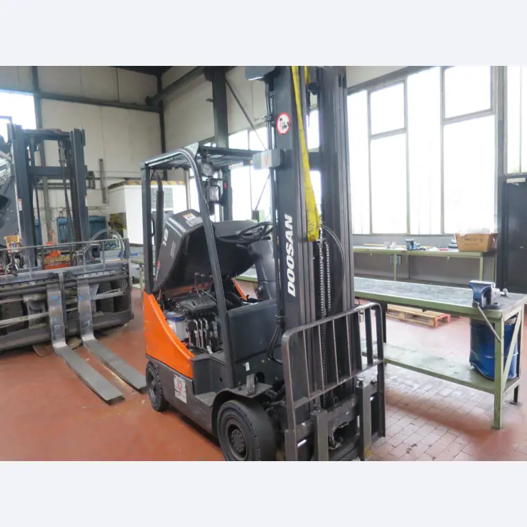 forklift trucks and car pool<br>-1