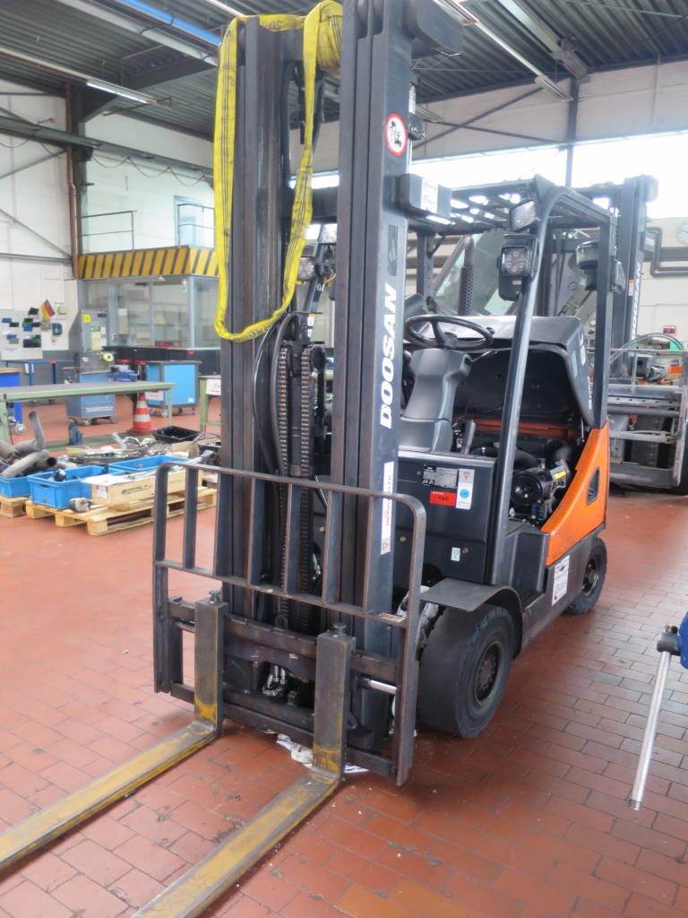 forklift trucks and car pool<br>-2