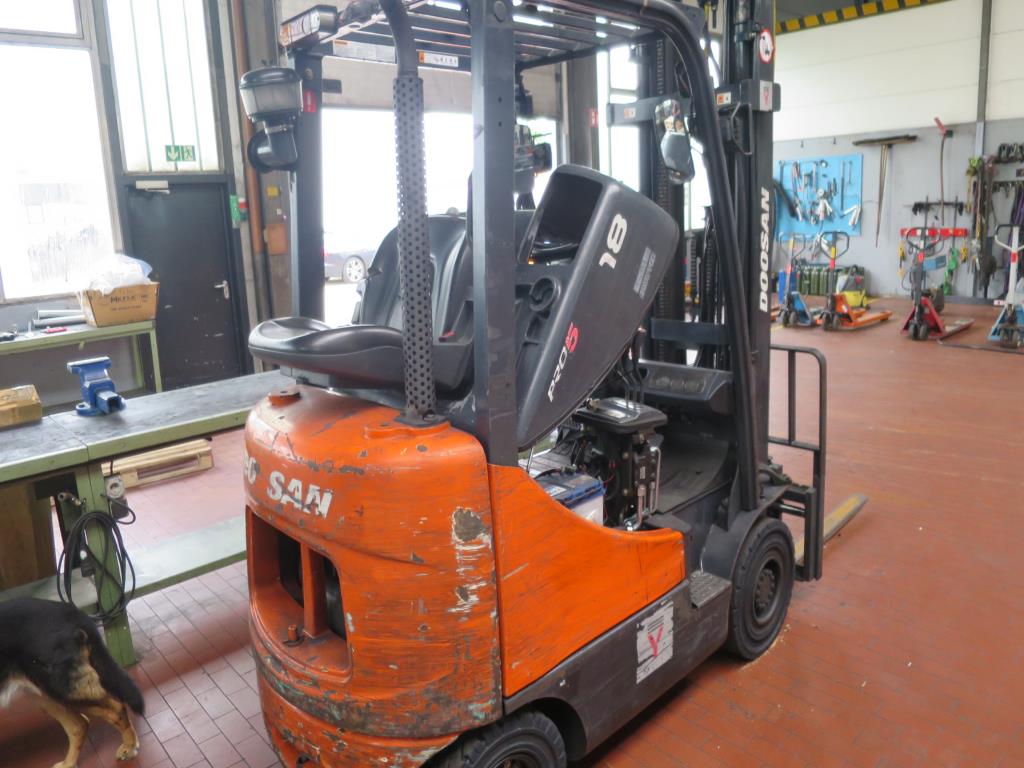 forklift trucks and car pool<br>-4