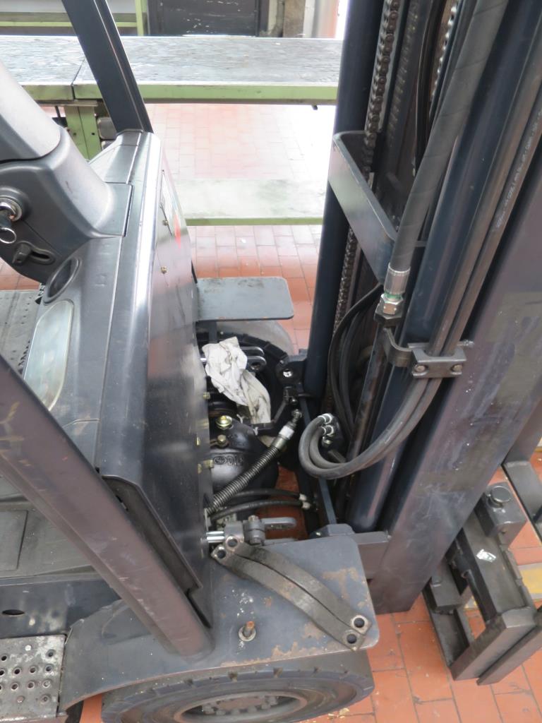 forklift trucks and car pool<br>-5