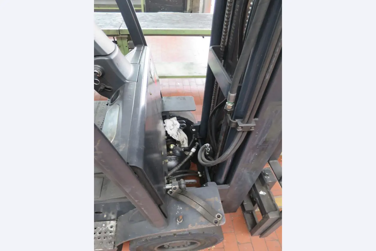 forklift trucks and car pool<br>-5