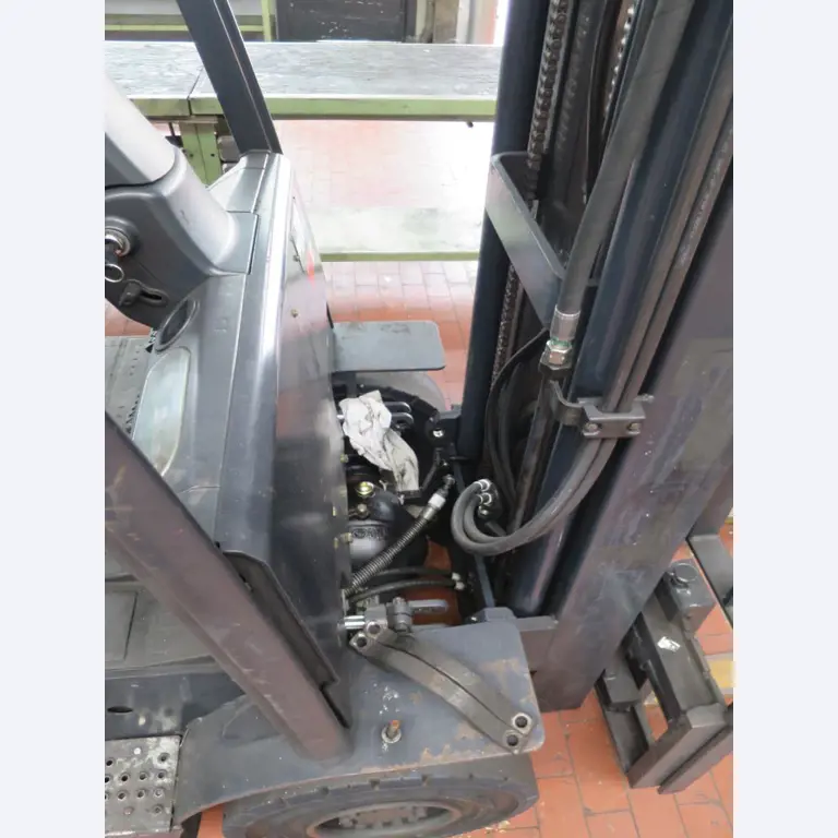 forklift trucks and car pool<br>-5