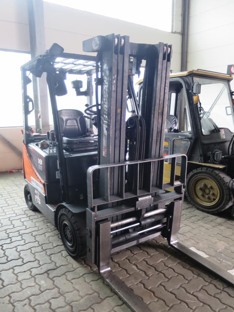 forklift trucks and car pool<br>-1